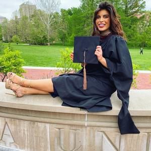 Meet your Posher, Caroline